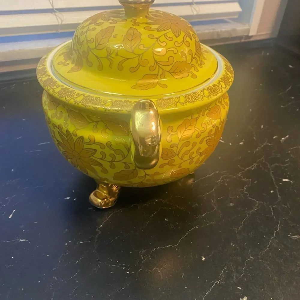 Vintage oriental vase with lid - Picture 2 of 8